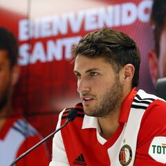 Santiago Giménez confiesa que no quería ser delantero