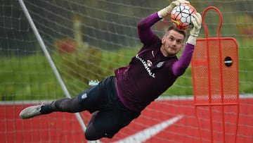 Tom Heaton replaces injured Joe Hart in England squad