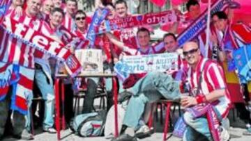 <b>SIEMPRE FIELES. </b>La afición rojiblanca ya invadió Oporto para la cita de los octavos de final de Champions de la pasada campaña.