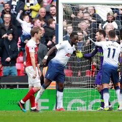 Lloris detiene un penalti en el 90' y deja el derbi en tablas