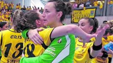 <b>GRAN ALEGRÍA. </b>Las chicas del Itxako, campeonas de la Copa EHF.
