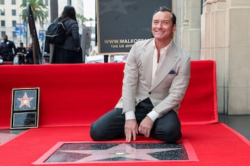 Actor Jude Law poses with his star on the day he unveiled it, on The Hollywood Walk of Fame in Los Angeles, California, U.S. December 12, 2024. REUTERS/Mario Anzuoni      TPX IMAGES OF THE DAY