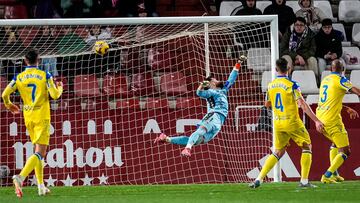 Pablo Sáenz puso el 2-0 para sentenciar el encuentro frente al Cádiz en el Carlos Belmonte.