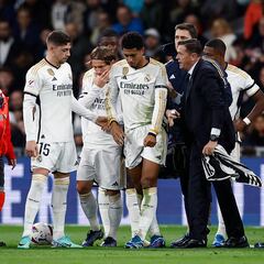 Jude Bellingham gives Real Madrid huge injury scare in LaLiga game against Rayo Vallecano