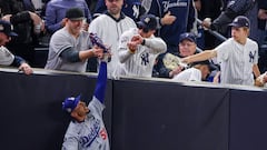 Vídeo: Así sacaron al aficionado de los Yankees que le robó la pelota a Mookie Betts