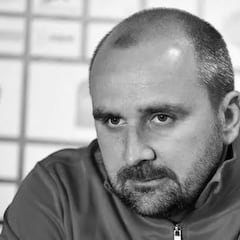 Zivovic, entrenador de 44 años, murió mientras dirigía un partido de la liga serbia