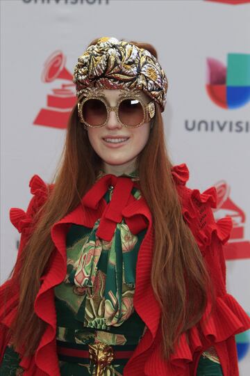 La artista y productora Victoria Morales-K¨¹hne llev¨® uno de los looks m¨¢s atrevidos de la noche en Las Vegas.