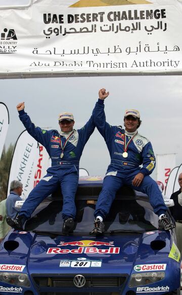 2007. Carlos Sainz y Michel Perin ganan el Campeonato del Mundo de Raids con el Volkswagen Race Touareg.