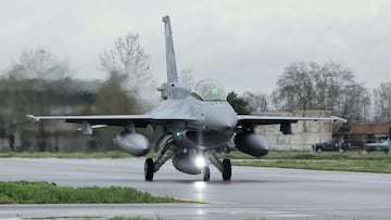 Bulgaria's first new F-16 jet is pictured during its arrival at Graf Ignatievo airbase, Bulgaria, April 2, 2025. Bulgarian Government Press Office/Handout via REUTERS THIS IMAGE HAS BEEN SUPPLIED BY A THIRD PARTY. NO RESALES. NO ARCHIVES.