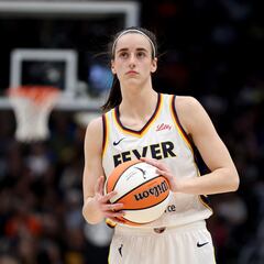 Caitlin Clark rompe récord de triples para rookies en la WNBA