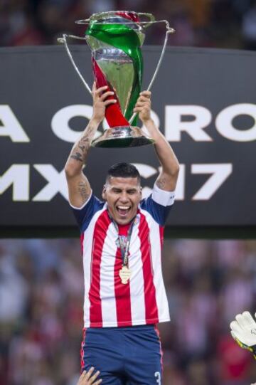 Guadalajara venció en penales a Morelia en una noche llena de magia en el estadio Chivas. ¡Aquí tienes las fotos para el recuerdo!