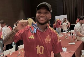 Junior Fernandes festejó la Eurocopa con sus dos amigos de España: “Estoy orgulloso”