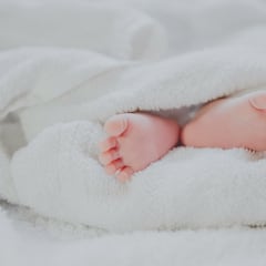 En coma etílico por un biberón de leche en polvo y vino que le hizo la abuela