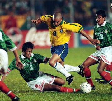 Además del liderazgo que siempre representó Claudio Suárez en la defensa de la Selección Mexicana, el emperador fue pieza fundamental para que el equipo mexicano no recibiera un solo gol en toda la Copa Oro de 1996, de la cual el Tricolor fue campeón al vencer a Brasil por 2-0.