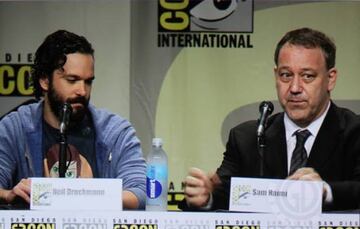 Neil Druckmann (izquierda) y Sam Raimi (derecha) durante la ComicCon 2014 celebrada en San Diego.