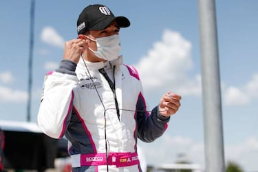 Embestido en el debut