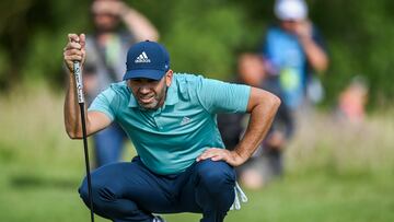 St. Albans (United Kingdom), 11/06/2022.- Sergio Garcia of Spain looks over the fifteenth green before putting during Round 3 of the LIV Golf Invitational Series at the Centurion Golf Club in St. Albans, Britain, 11 June 2022. The event is the first of the newly created LIV Golf Invitational Series. The PGA Tour announced on 09 June that players competing in the LIV Golf Invitational Series have been suspended by the Tour. (España, Reino Unido) EFE/EPA/NEIL HALL
