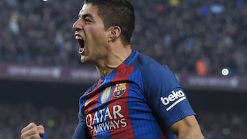 Luis Suárez: Barcelona striker signs his new contract