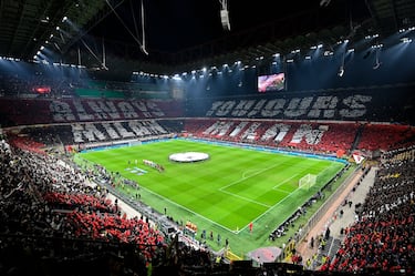 El estadio tiene una capacidad para 75.923 personas. Con un promedio de espectadores de 72.362 logra el 95,3% de ocupación. 