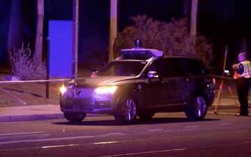 El Volvo aut&oacute;nomo de Uber tras el choque en Tempe, Arizona