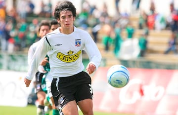 Claudio Borghi lo hizo debutar en 2006, pero después de eso tuvo escasas oportunidades. Su último club fue Barnechea en 2011