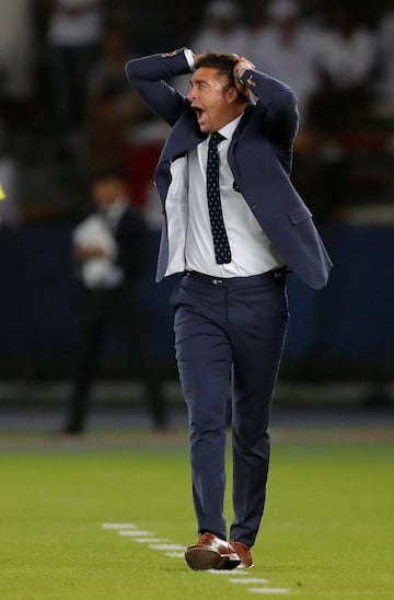 Soccer Football - FIFA Club World Cup Third Place Match - Al Jazira vs CF Pachuca - Zayed Sports City Stadium, Abu Dhabi, United Arab Emirates - December 16, 2017 Pachuca coach Diego Alonso REUTERS/Amr Abdallah Dalsh