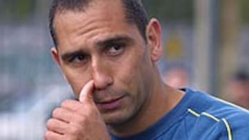 <b>RIESGO DE DESAPARICIÓN.</B> "La Unión Deportiva, como entidad y ciudad, merece estar en Primera y no correr el riesgo de desaparición que ahora tiene", afirmó el central a la Cadena Ser.