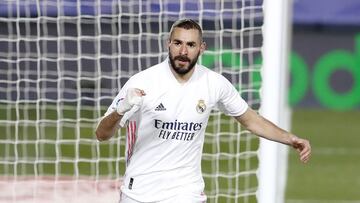 Benzema celebra su segundo gol ante el Athletic