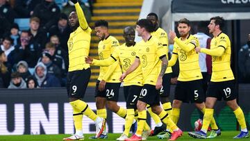 26 December 2021, United Kingdom, Birmingham: Chelsea&#039;s Romelu Lukaku (L) celebrates scoring his side&#039;s second goal with teammates during the English Premier League soccer match between Aston Villa and Chelsea FC at the Villa Park. Photo: Nick P