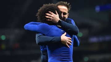 Chelsea&#039;s English head coach Frank Lampard (R) embraces Chelsea&#039;s Brazilian midfielder Willian as they celebrate their win on the pitch after the English Premier League football match between Tottenham Hotspur and Chelsea at Tottenham Hotspur St