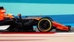 Fernando Alonso con el McLaren Honda en Bahr&eacute;in.