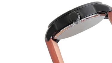 Tirando por la ventana de Amazon el precio de un reloj de por vida: Es resistente a la carga solar, a la luz y al agua