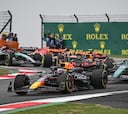 Verstappen gana, Alonso lucha