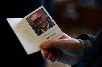 Miles personas se han acercado a la Catedral de San Esteban de Viena, lugar donde se ha instalado la capilla ardiente de Niki Lauda para darle el último adiós.