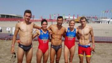 El equipo espa&ntilde;ol de triatl&oacute;n, con Fernando Alarza a la derecha. 