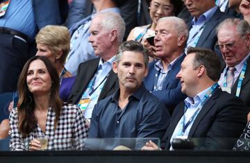 El actor Eric Bana junto a su mujer en la grada disfrutando de la gran final. 