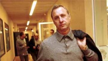 <b>RESPONDE</b>. El holandés ha defendido al actual presidente, Joan Laporta.