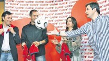 <b>GRAN EQUIPO. </b>Paco González, Manu Carreño, Angels Barceló y Manolo Lama estarán con Cuatro.