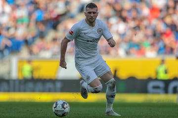 Banquillo - Finalista con Croacia en el Mundial de Rusia y activo indispensable para Eintracht Frankfurt en los últimos años.