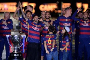 The best images of Barcelona's league and Cup celebrations