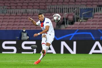 1-4. Kylian Mbappé marcó el cuarto gol, hat-trick del francés.