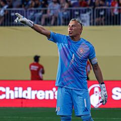 Presidente de Newell’s rompe el silencio sobre Keylor Navas y le quita la sonrisa a Pumas