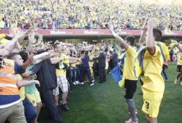 Celebración de los jugadores del Villarreal por el ascenso a primera división