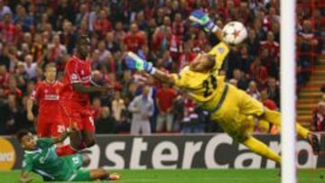 Balotelli hizo su primer gol como red.