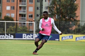 La Selección Colombia continúa su preparación para el primer partido de Eliminatoria ante Bolivia. Reinaldo Rueda trabaja con Juanfer, Wilmar Barrios y los jugadores del FPC. 