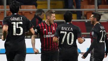 Milan vence a Fiorentina, 2-1.