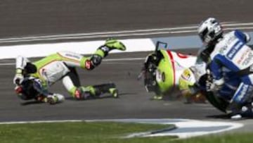 <b>POR LOS AIRES. </b>Barberá salió despedido de su Ducati y se golpeó con fuerza contra el asfalto.