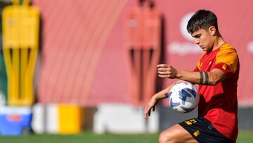 ROME, ITALY - NOVEMBER 11: AS Roma players Paulo Dybala during a training session at Centro Sportivo Fulvio Bernardini on November 11, 2022 in Rome, Italy. (Photo by Fabio Rossi/AS Roma via Getty Images)