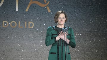 La actriz estadounidense Sigourney Weaver recibe el Goya Internacional durante la gala de la 38 edición de los Premios Goya, en el Auditorio Feria de Valladolid, a 10 de febrero de 2024, en Valladolid, Castilla y León (España). La Academia celebra la calidad del cine español con la entrega de los Premios Goya, los más importantes del cine español, a los mejores profesionales de cada una de las especialidades técnicas y creativas. A lo largo de su historia, la Academia ha reconocido con el Goya, o con su nominación, el trabajo tanto de técnicos, profesionales anónimos para el gran público, como de grandes estrellas españolas e internacionales.
10 FEBRERO 2024;VALLADOLID;CASTILLA Y LEON;GALA GOYA;GOYA 2024;38 EDICION
José Oliva / Europa Press
11/02/2024