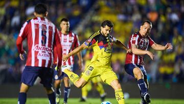 Henry Martin (L) of America fights for the ball with Fernando Gonzalez (R) of Guadalajara during the 8th round match between America and Guadalajara as part of the Liga BBVA MX, Torneo Apertura 2025 at Ciudad de los Deportes Stadium, on September 13, 2025 in Mexico City, Mexico.